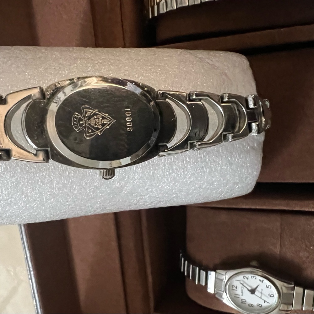 Gucci woman watch still available. Make an offer. - Picture 2 of 3